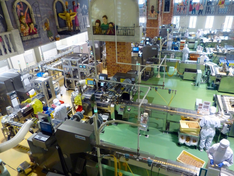 chocolaterie-COMPS SUR ARTUBY-min_japan_sapporo_chocolate_factory_label_packaging_cookie_machine_operators-961509